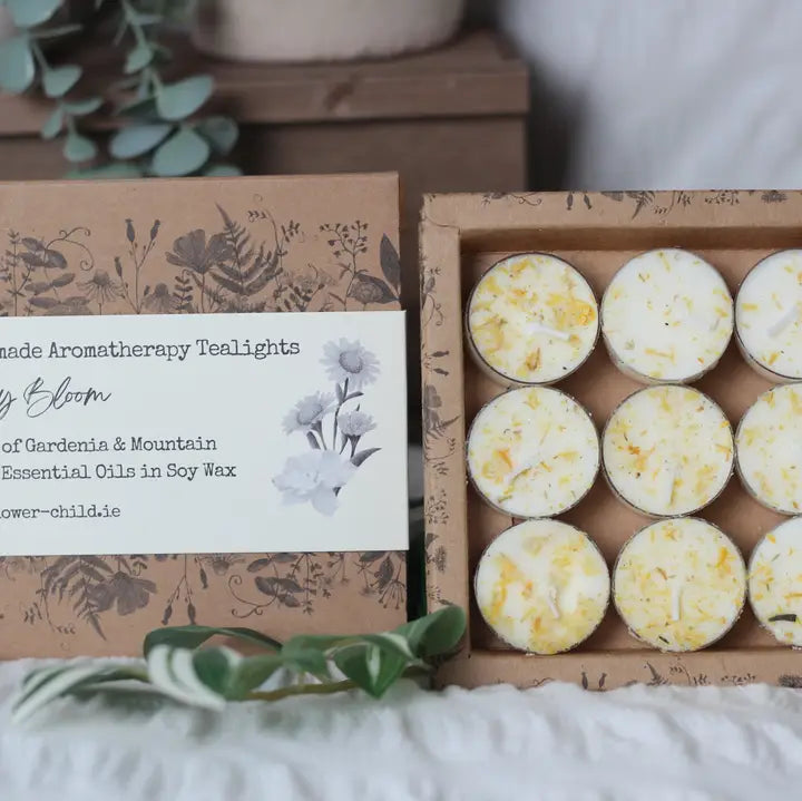 Daisy Bloom Tea Lights Box 9